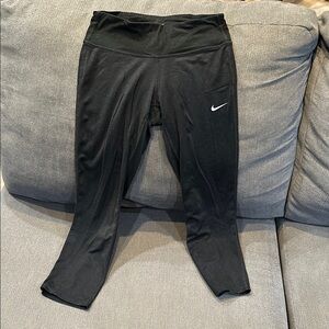 Nike Black cropped Workout Leggings